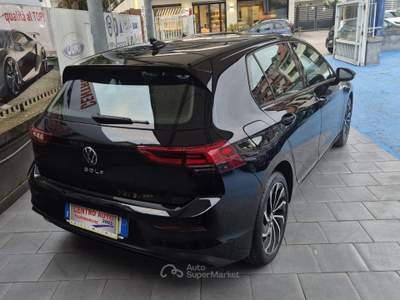 Volkswagen Golf 1.5 TGI DSG Style Nero usata Villaricca