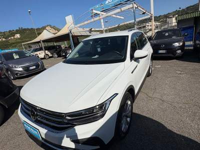Volkswagen Tiguan Volkswagen Tiguan 2.0 TDI 150cv R-LINE Bianco usata Pozzuoli