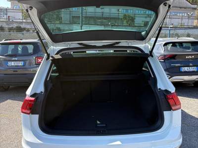 Volkswagen Tiguan Volkswagen Tiguan 2.0 TDI 150cv R-LINE Bianco usata Pozzuoli