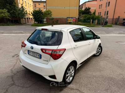 Toyota Yaris Yaris 5p 1.5h Lounge, SENSORI, NAVI, FARI LED! Bianco usata Crevalcore