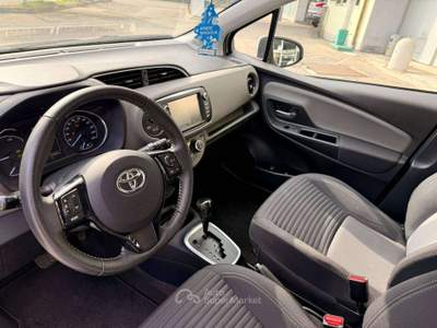 Toyota Yaris Yaris 5p 1.5h Lounge, SENSORI, NAVI, FARI LED! Bianco usata Crevalcore