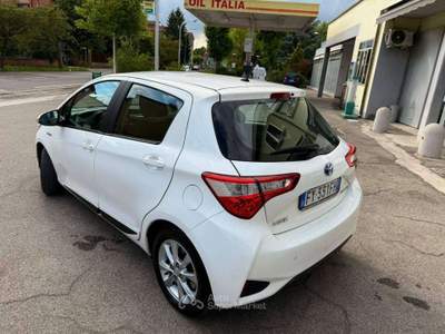 Toyota Yaris Yaris 5p 1.5h Lounge, SENSORI, NAVI, FARI LED! Bianco usata Crevalcore