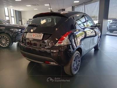 Lancia Ypsilon 1.0 FireFly 5 porte S&S Hybrid Oro Nero usata Spinea