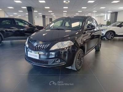 Lancia Ypsilon 1.0 FireFly 5 porte S&S Hybrid Oro Nero usata Spinea