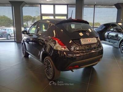 Lancia Ypsilon 1.0 FireFly 5 porte S&S Hybrid Oro Nero usata Spinea