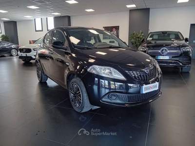 Lancia Ypsilon 1.0 FireFly 5 porte S&S Hybrid Oro Nero usata Spinea