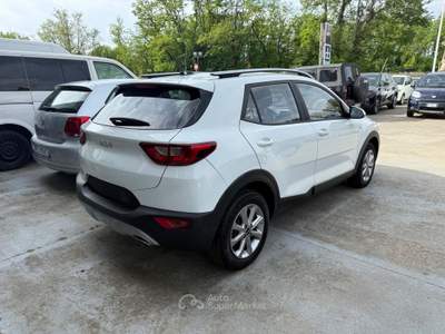 Kia Stonic Kia Stonic 1.2 dpi Style s/Navi Pack gpl 82cv Bianco usata Terranuova Bracciolini