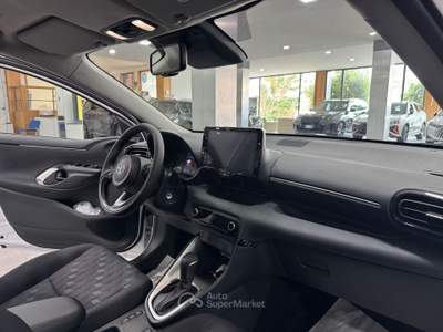 Toyota Yaris 1.5 Active 115cv KM0 Bianco usata Pozzuoli