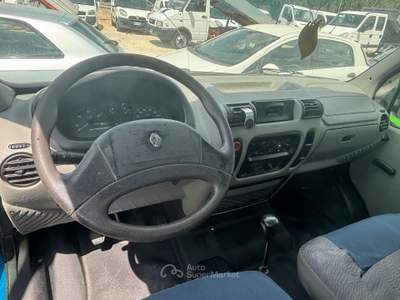 Renault Master cassone fisso - 2001- usata San Michele Salentino