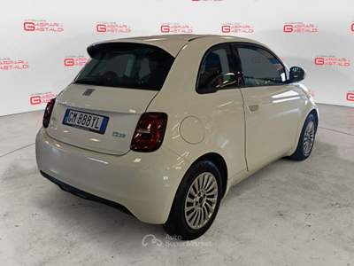 Fiat 500 500e 42 kWh Bianco usata Villaga