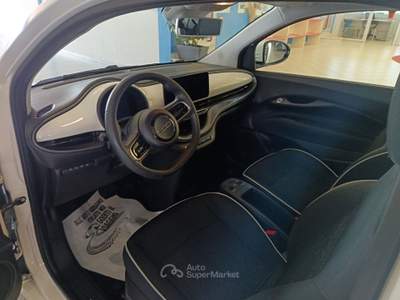Fiat 500 500e 42 kWh Bianco usata Villaga