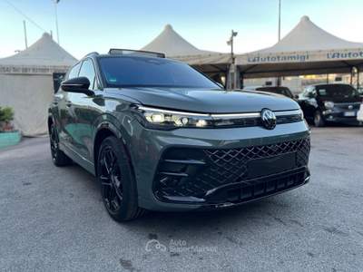 Volkswagen Tiguan Tiguan 2.0 TDI 150 CV DSG R-Line Verde usata Nocera Inferiore