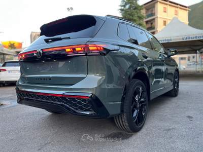 Volkswagen Tiguan Tiguan 2.0 TDI 150 CV DSG R-Line Verde usata Nocera Inferiore