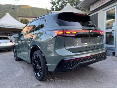 Volkswagen Tiguan Tiguan 2.0 TDI 150 CV DSG R-Line Verde usata Nocera Inferiore