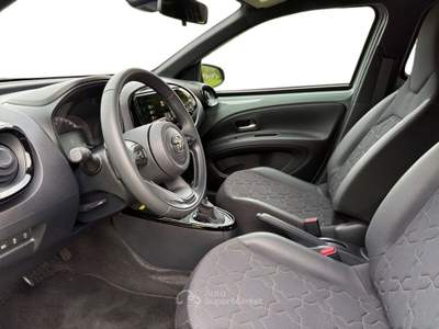 Toyota Aygo X 1.0B (72 CV) Lounge S-CVT Verde usata Varese
