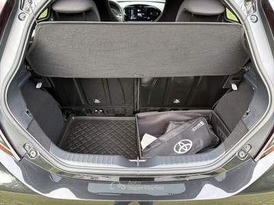 Toyota Aygo X 1.0B (72 CV) Lounge S-CVT Verde usata Varese