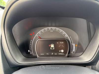 Toyota Aygo X 1.0B (72 CV) Lounge S-CVT Verde usata Varese
