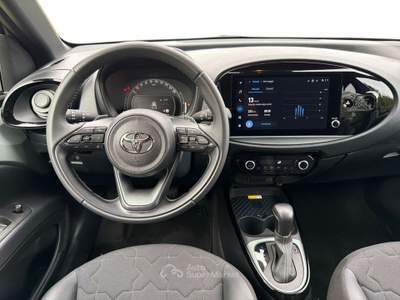 Toyota Aygo X 1.0B (72 CV) Lounge S-CVT Verde usata Varese