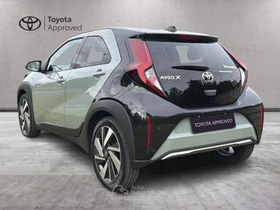 Toyota Aygo X 1.0B (72 CV) Lounge S-CVT Verde usata Varese