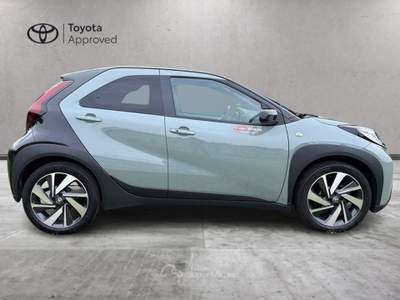 Toyota Aygo X 1.0B (72 CV) Lounge S-CVT Verde usata Varese
