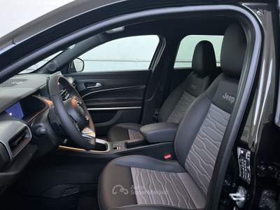 Jeep Avenger 1.2 MHEV 4xe Upland tua da 279,00 al mese Nero usata San Giuseppe Vesuviano