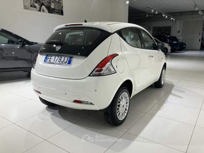 Lancia Ypsilon 0.9 Twinair 80 CV metano Ecochic Gold Bianco usata Fornovo di Taro