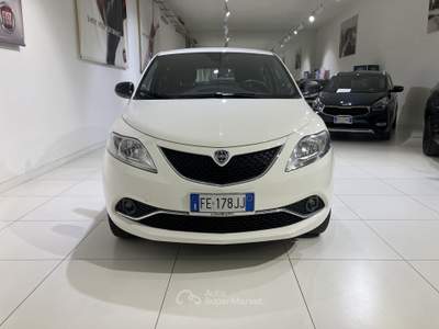 Lancia Ypsilon 0.9 Twinair 80 CV metano Ecochic Gold Bianco usata Fornovo di Taro