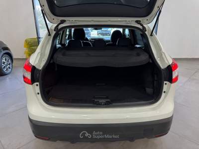 Nissan Qashqai 1.5 dCi Tekna (81 kw ) Bianco usata Caresanablot