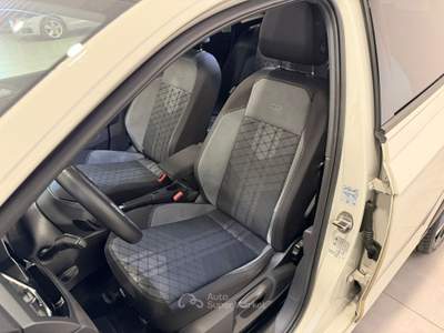 Volkswagen Taigo 1.5 TSI ACT R-Line DSG Bianco usata Caresanablot