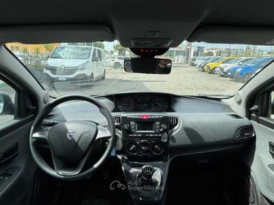 Lancia Ypsilon New 5 porte My23 1.0 Firefly 70 CvStart&Stop Hybrid Silver Blu/Azzurro usata Roma