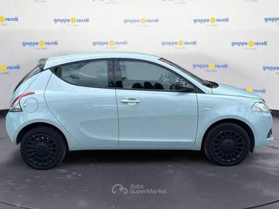 Lancia Ypsilon New 5 porte My23 1.0 Firefly 70 CvStart&Stop Hybrid Silver Blu/Azzurro usata Roma