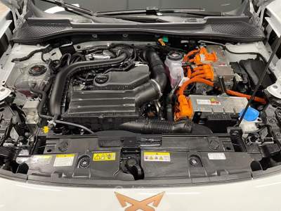 Cupra Formentor 1.5 e-HYBRID DSG Camera 360° Intelligent Drive 18" Bianco usata Serravalle