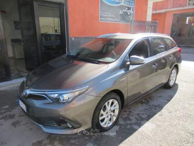 Toyota Auris Touring Sports 1.8 Hybrid Lounge Grigio usata Striano