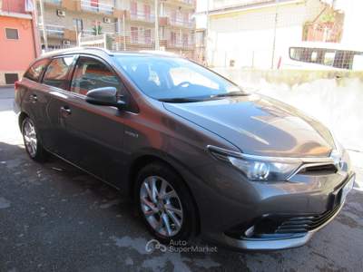 Toyota Auris Touring Sports 1.8 Hybrid Lounge Grigio usata Striano