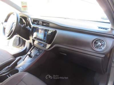 Toyota Auris Touring Sports 1.8 Hybrid Lounge Grigio usata Striano