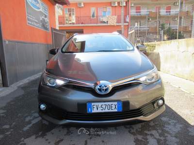 Toyota Auris Touring Sports 1.8 Hybrid Lounge Grigio usata Striano