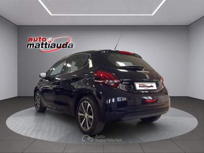 Peugeot 208 208 5p 1.2 puretech Allure 82cv Nero usata Bra