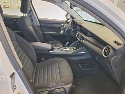 Alfa Romeo Stelvio AT8 Q4 Business Bianco usata Castel Gandolfo