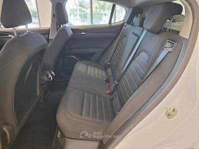Alfa Romeo Stelvio AT8 Q4 Business Bianco usata Castel Gandolfo