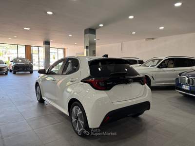 Toyota Yaris 1.5 Trend 115cv KM0 Bianco usata Pozzuoli