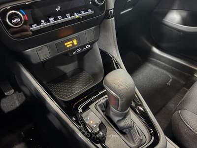 Toyota Yaris 1.5 Trend 115cv KM0 Bianco usata Pozzuoli