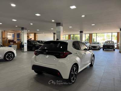 Toyota Yaris 1.5 Trend 115cv KM0 Bianco usata Pozzuoli