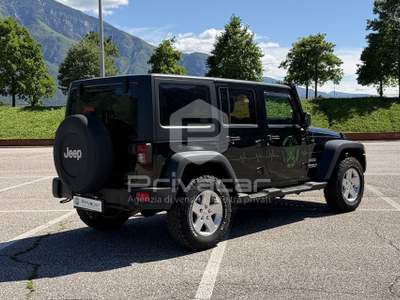 Jeep Wrangler JEEP Wrangler Unlimited 2.8 CRD DPF Sahara Nero usata Trento