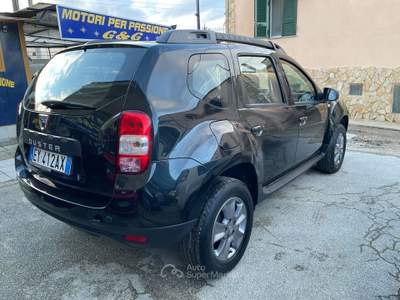Dacia Duster 4x2 Lauréate Nero usata Napoli