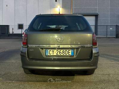 Opel Astra Astra III 2004 SW SW 1.7 cdti Cosmo 101cv Argento usata Orzinuovi