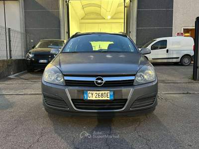 Opel Astra Astra III 2004 SW SW 1.7 cdti Cosmo 101cv Argento usata Orzinuovi