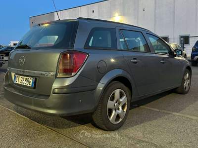 Opel Astra Astra III 2004 SW SW 1.7 cdti Cosmo 101cv Argento usata Orzinuovi