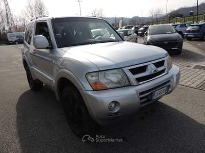 Mitsubishi Pajero Pajero 3.2 tdi 16v di-d Invite GANCIO TRAINO Grigio usata Brugnato