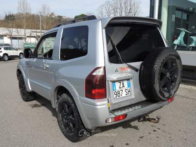 Mitsubishi Pajero Pajero 3.2 tdi 16v di-d Invite GANCIO TRAINO Grigio usata Brugnato