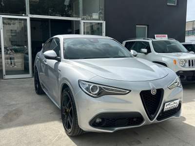 Alfa Romeo Stelvio unico proprietario un anno di garanzia Argento usata Tolentino